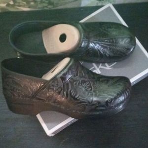 Dansko Professional Tooled size 41 Black